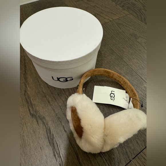 UGG Shearling Earmuffs - Chestnut - Picture 1 of 4